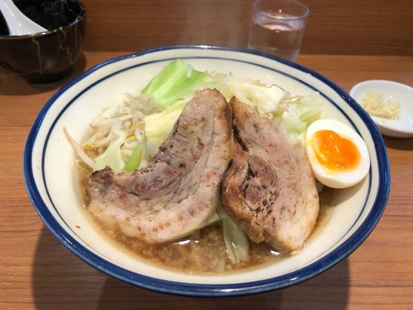 「醤油とんこつ　大盛り(ランチサービス) 820円」@らーめん勇の写真