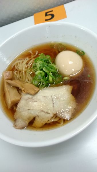 「味玉中華そば（醤油）  950円」@らーめんダイニング 庵の写真