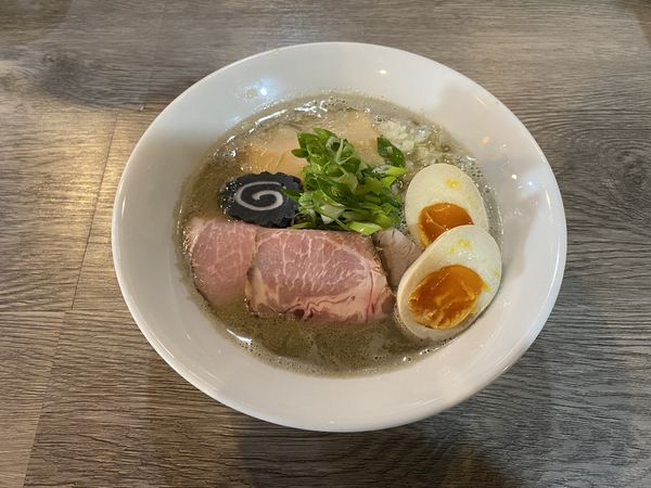 「コイニボメン800+煮卵100+チャーシュー2枚200」@ニボシラァメン コハクの写真