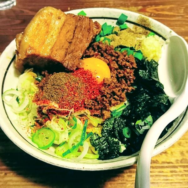 「辛いまぜそば トロ豚」@麺 酒 やまのの写真