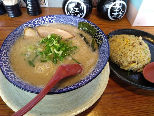 「博多とんこつ 700円 半ちゃん290円 餃子3個120円」@博多ラーメン鶴亀堂 鶴ヶ島店の写真