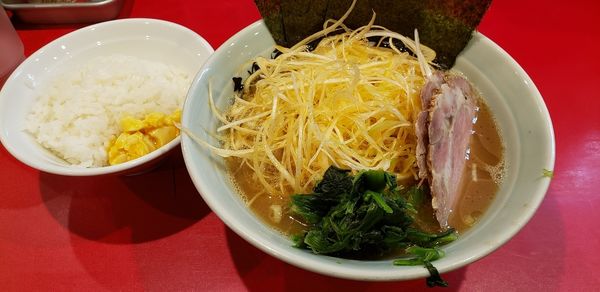 「ラーメン+ネギ　ライス無料」@横浜家系ラーメン 志田家 蒲田店の写真