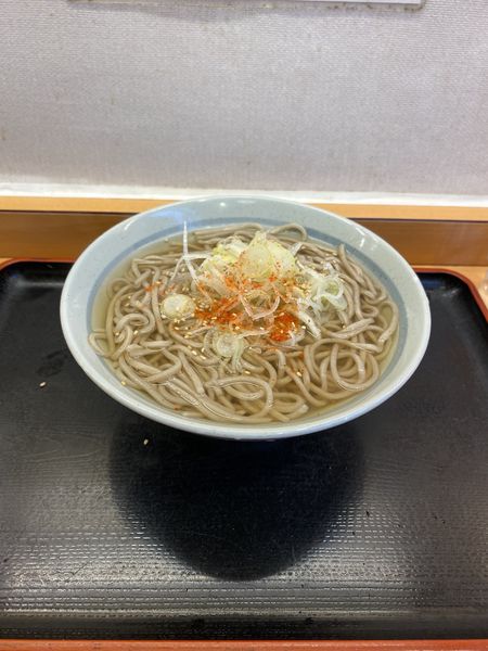 「かけそば(関西出汁)300円」@かのや 新宿西口店の写真