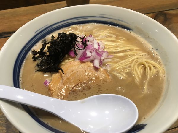 「鯛白湯ラーメン(大盛り)」@麺屋 翔 みなとの写真