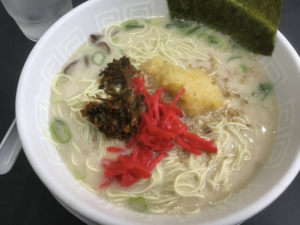 「ラーメン500円(麺普通、替玉無料)」@博多天神 お茶の水店の写真