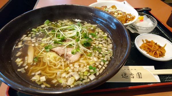 「【昼】ラーメン+ミニ麻婆丼セット」@逸香園の写真
