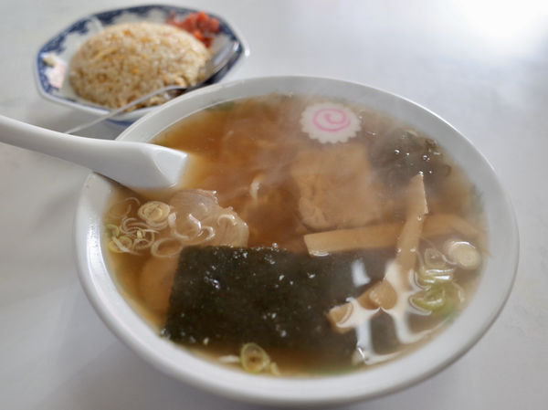 「ラーメン半チャーハン…800円」@いろは食堂の写真