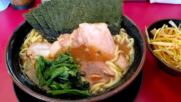 「チャーシュー麺(中盛り) 辛ネギ&海苔」@家系ラーメン 熊田家の写真