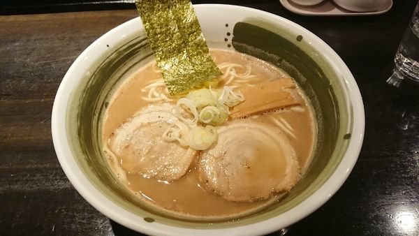 「豚と魚の白湯そば@800円」@はる樹の写真