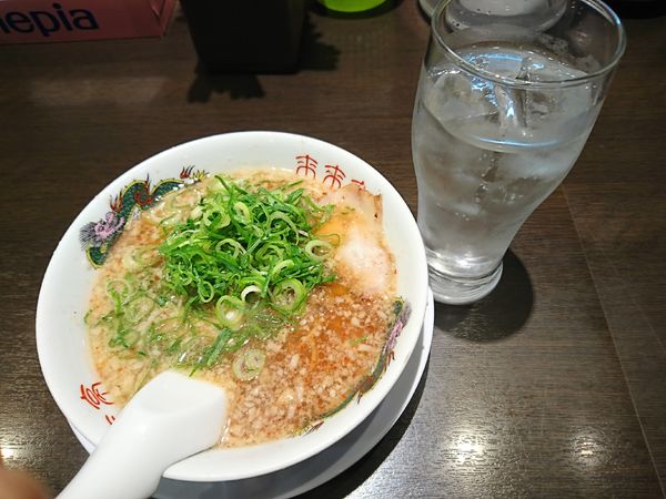 「小ラーメン+レモンサワー(950円)」@来来亭 ユリノキ通り店の写真