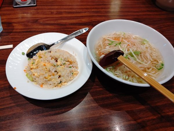 「本日の日替わり①(塩味ラーメン＋五目チャーハン)800円」@上海華龍 ヤマダ電機LABI1高崎店の写真