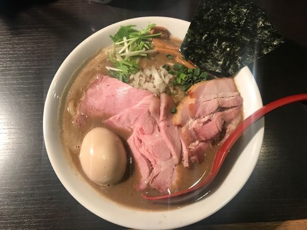 「煮干豚骨ラーメン(特製)」@麺処 夏海の写真