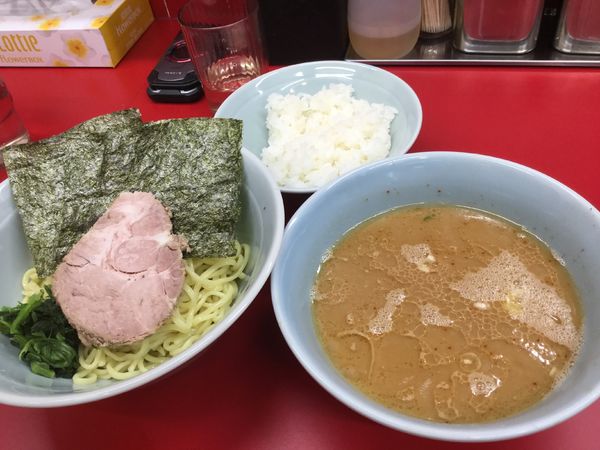 「つけ麺 並650円硬め濃いめ多めライス」@横浜ラーメン 武蔵家 北千住西口店の写真