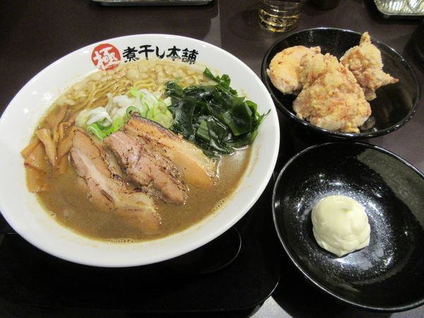 「限定　背脂煮干しラーメン（８６０円）＋唐揚げ３９０円」@極煮干し本舗 荒川沖店の写真