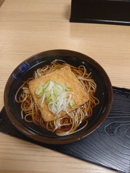 「きつね蕎麦 ４００円」@立食蕎麦処 おか田の写真