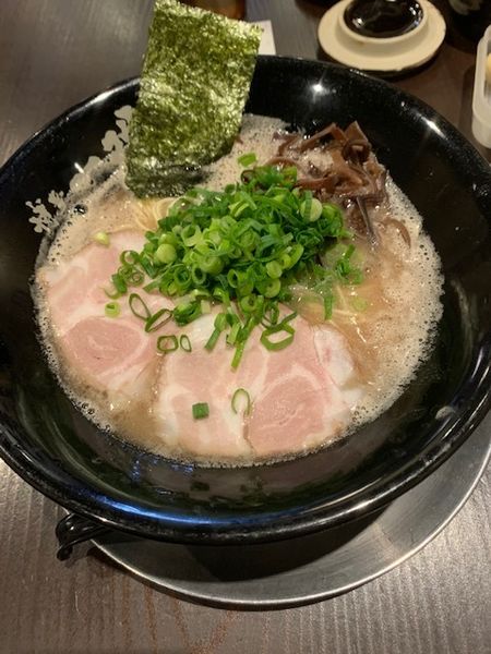「豚骨ラーメン 690円　替玉 150円」@博多一瑞亭の写真