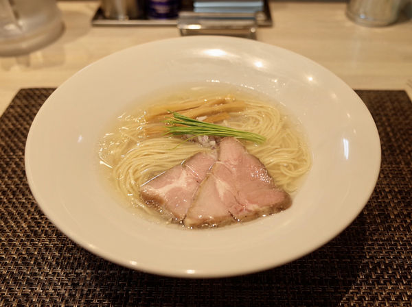 「宍道湖しじみ中華蕎麦…850円」@宍道湖しじみ中華蕎麦 琥珀 東京本店の写真