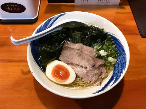 「あっさり塩+味玉、生わかめトッピング」@らーめん幸の鳥の写真