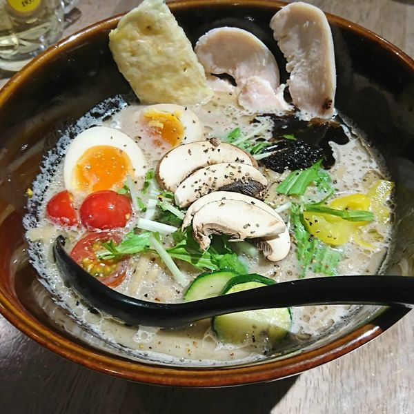 「特製キノコのベジソバ」@ソラノイロ トンコツ&キノコの写真