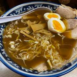 1/9 特製正油ラーメン（支那竹、チャーシュー、たまご入り）1,