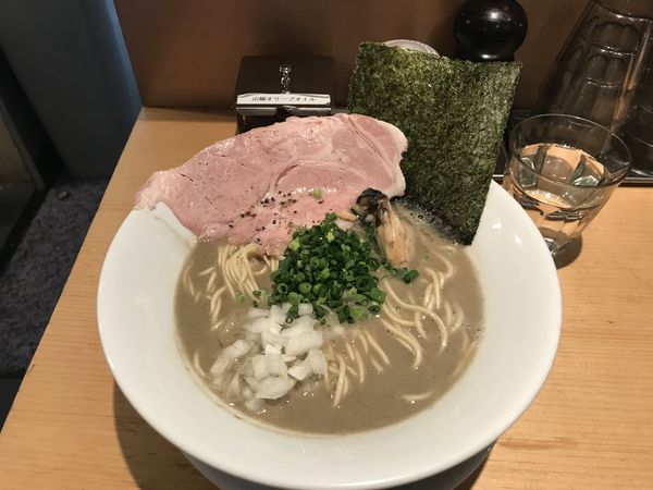 「濃厚牡蠣煮干中華そば」@麺屋 まほろ芭の写真