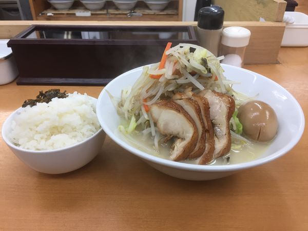 「鶏塩タンメン（大）＋半熟味玉子＋鶏チャーシュー＋ライス（大）」@富白 御徒町本店の写真