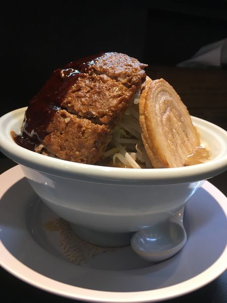 「ハンバーグ二郎らーめん」@らーめん 三極志の写真