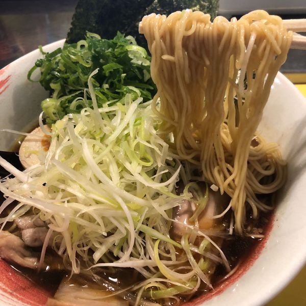 「黒醤油ラーメン(鷄＋魚介)」@らーめん研究所の写真