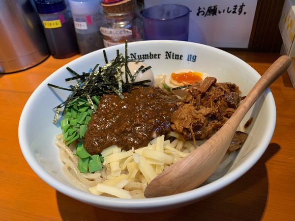 「油そばブラック＋味玉＋刻み海苔」@麺Dining Number Nine 09の写真