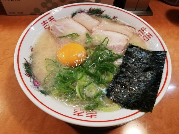 「ラーメン+生卵」@一休軒 広島本店の写真