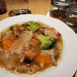 センヤイ ラートナー