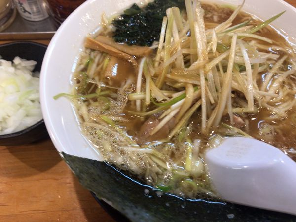 「ネギラーメン790円＋玉ねぎ50円」@ラーメンショップ椿 二本松店の写真