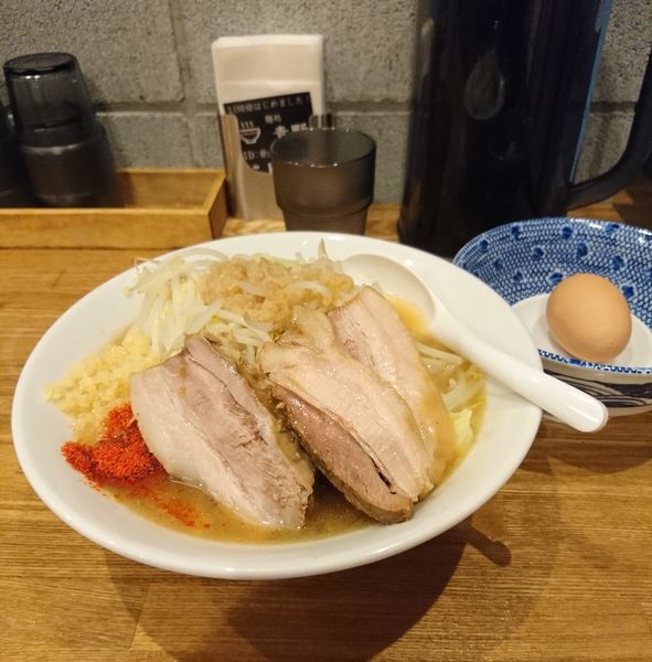 「限定 二郎系ニンニクカラメ 生卵」@麺処 青野の写真