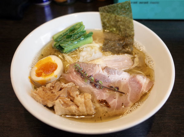 「塩煮干しそば…850円」@陽はまたのぼるの写真