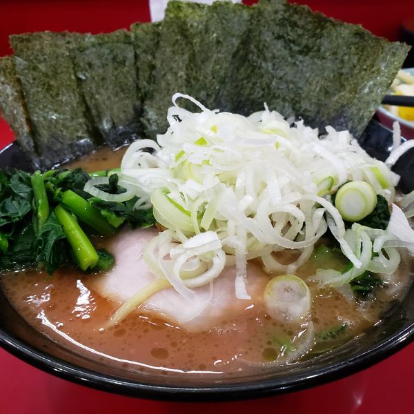 「チャーシュー麺のり増しネギ増し」@杉田家 千葉祐光店の写真