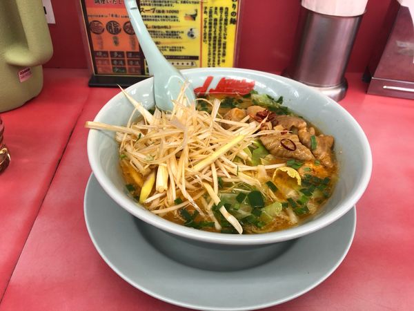 「(期間限定) 極旨味噌もつラーメン　910円」@ラーメン山岡家 瑞穂店の写真