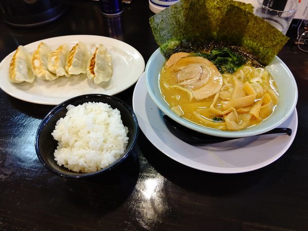 「ギョーザセット(並盛・150g)1,050円」@横浜家系ラーメン 盛力家の写真