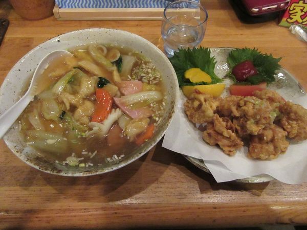 「五目うま煮そば（８１０円）＋鶏の唐揚げ１２８０円」@中華料理 龍皇の写真