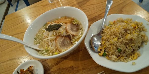 「塩らーめん(380円)+半チャーハンセット(220円)」@Chinese Kitchen MORI MORIの写真