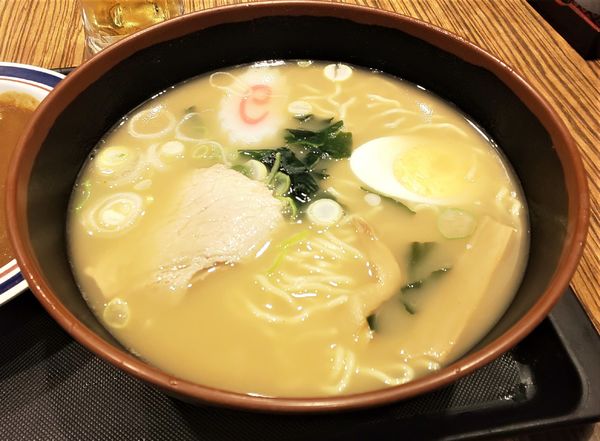 「煮干しラーメン」@名代 富士そば 新小岩南口店の写真