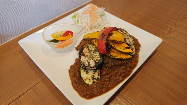 「焼き野菜のキーマカレー　９９０円」@BLONA Herbs Spicesの写真