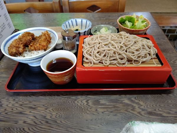 「ミニかつ丼もりそばセット1,000円」@すかや 松井田店の写真
