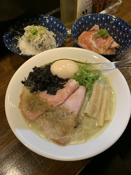 「牡蠣塩豚骨らぁ麺  味玉  小丼×2」@Soupmenの写真