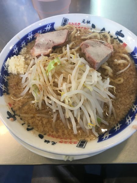 「らーめん (並盛、ニンニク、味濃い目)」@らーめん大 松戸店の写真