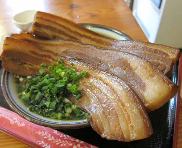 「三枚肉そば（中）930円」@田そばの写真