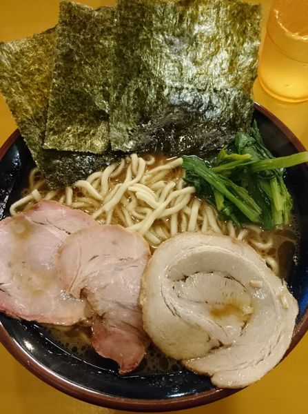 「家系豚骨醤油ラーメン」@横浜家系ラーメン 無さぼり家の写真