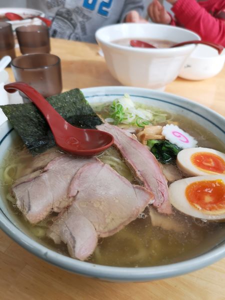 「塩焼豚麺　味玉入り」@とら食堂 松戸分店の写真