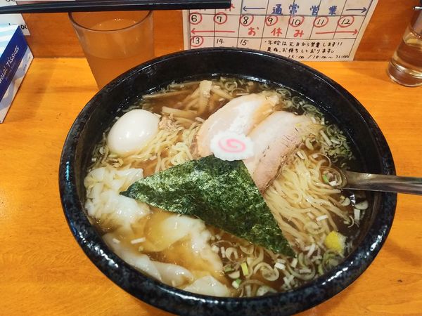 「特製中華そば+ワンタン」@中華そば はな田の写真