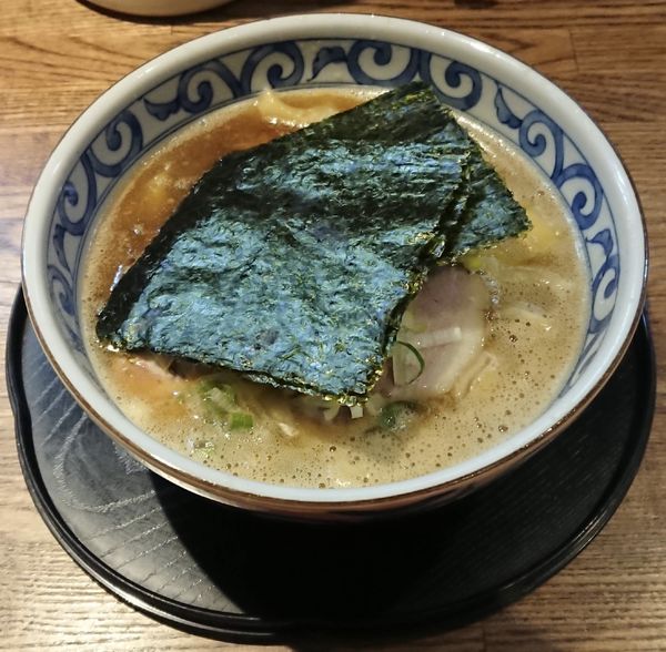 「鶏豚濃厚ラーメン(しょうゆ)＋たまご」@らー麺屋 バリバリジョニーの写真
