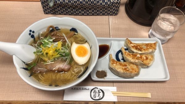 「柚子切り塩らーめん ＋餃子1300円」@与ろゐ屋の写真